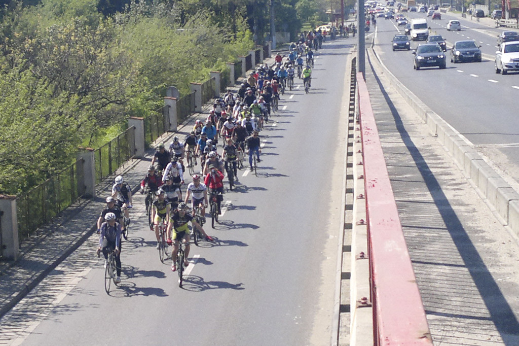 Antrenamentul de șosea pentru Prima Evadare sau Prima ieșire de după Paște Snagov și Mănăstirea Căldărușani nordul Bucureștiului ciclisti Tour de Snagov